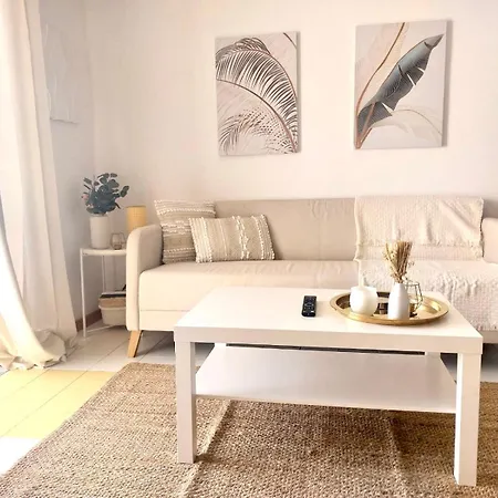 Golden Sun Apartment *
