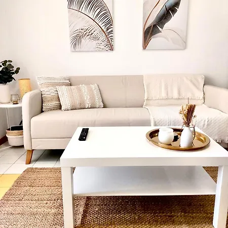 Golden Sun Apartment *